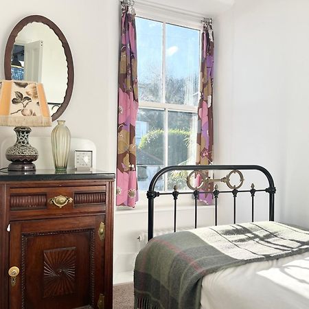 Janies Cottage~ Mousehole~Eclectic Interiors & Vintage Charm Exterior photo